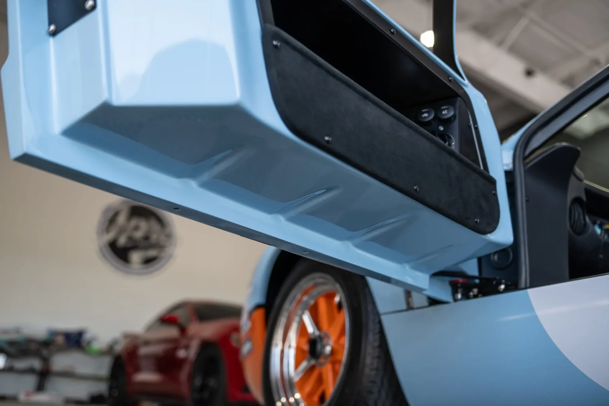 1969_superformance_gt40-mk-i_195-08702-scaled.webp