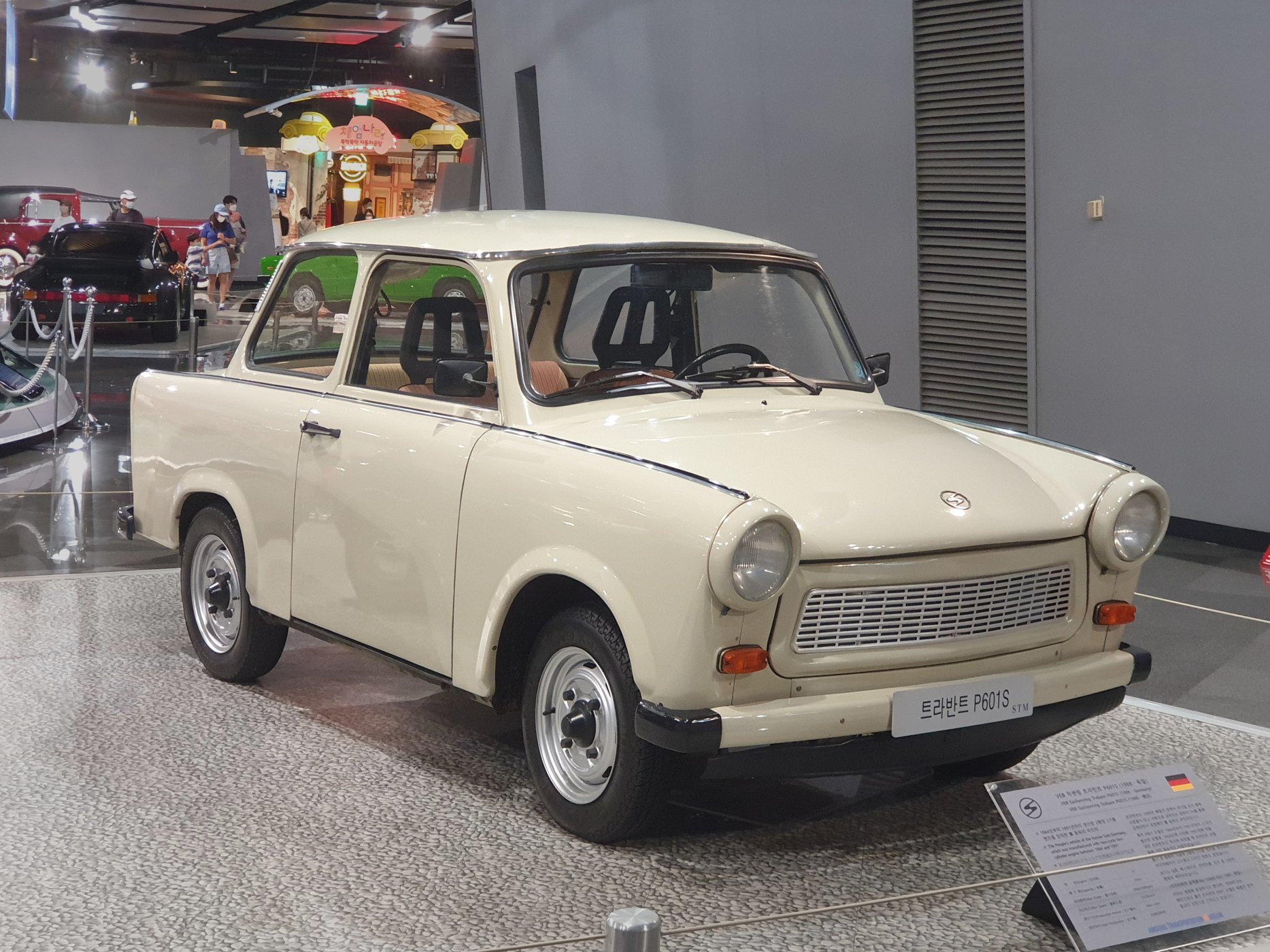 1988_VEB_Sachenring_Trabant_P601S_Beige_(1_bearb_Sp).jpg