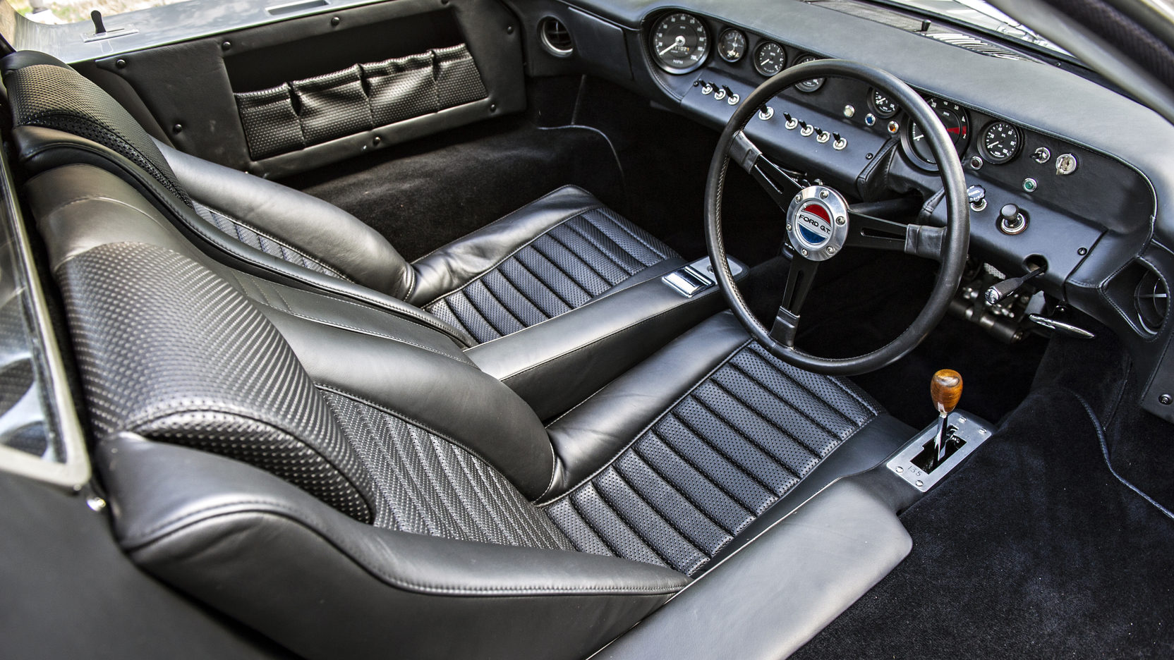 fordgt40interior1.jpg