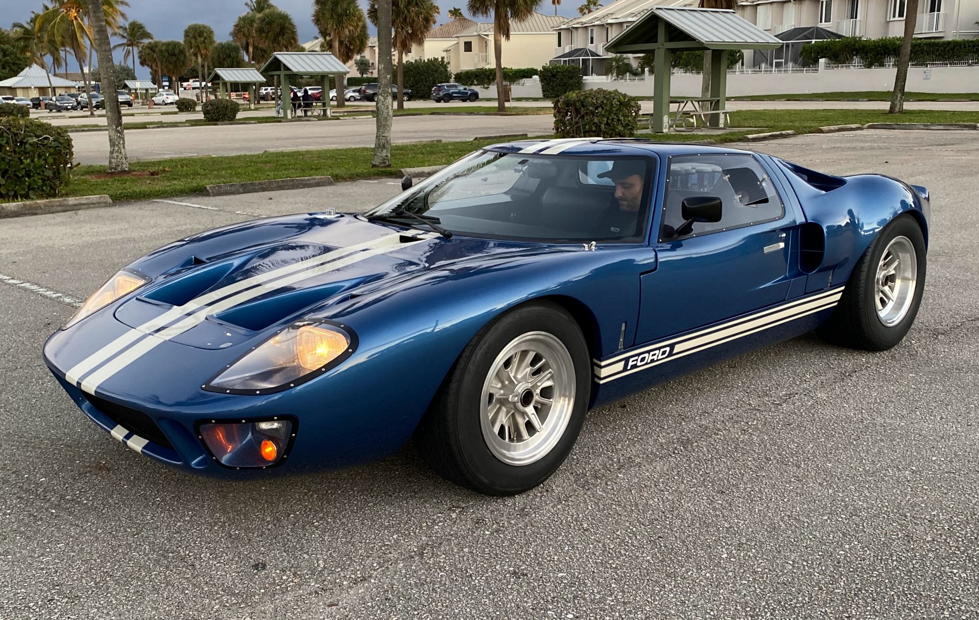 gt40 side.jpg