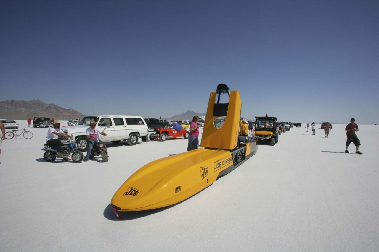 JCB Dieselmax on the Salt 2.jpg