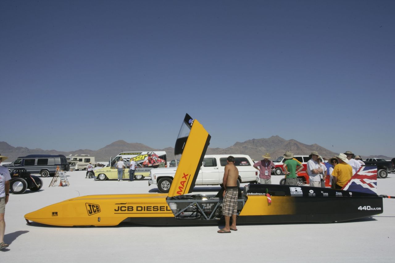 JCB Dieselmax on the Salt 3.jpg