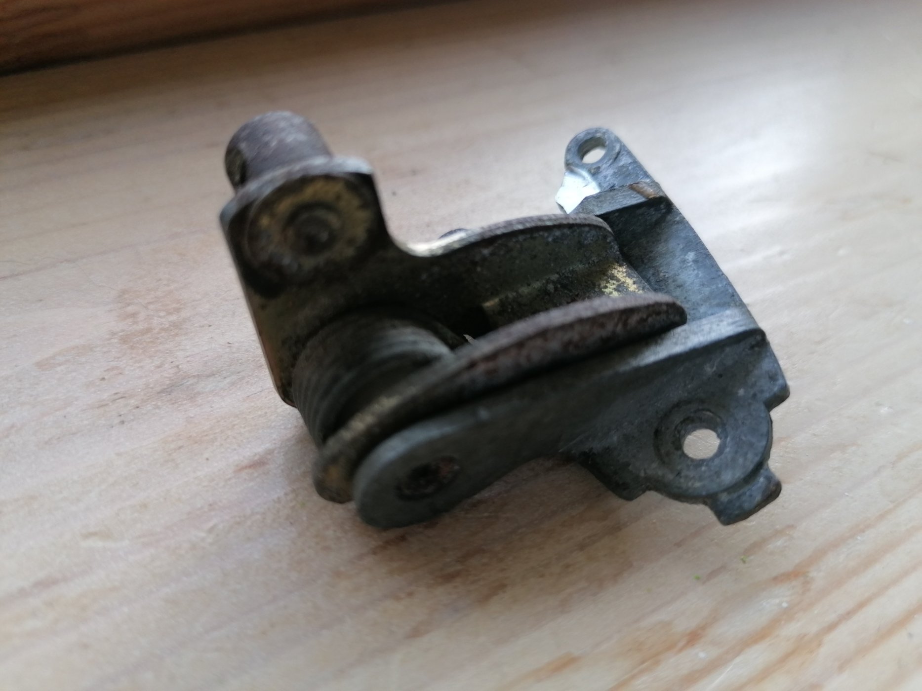 latch 1.jpg
