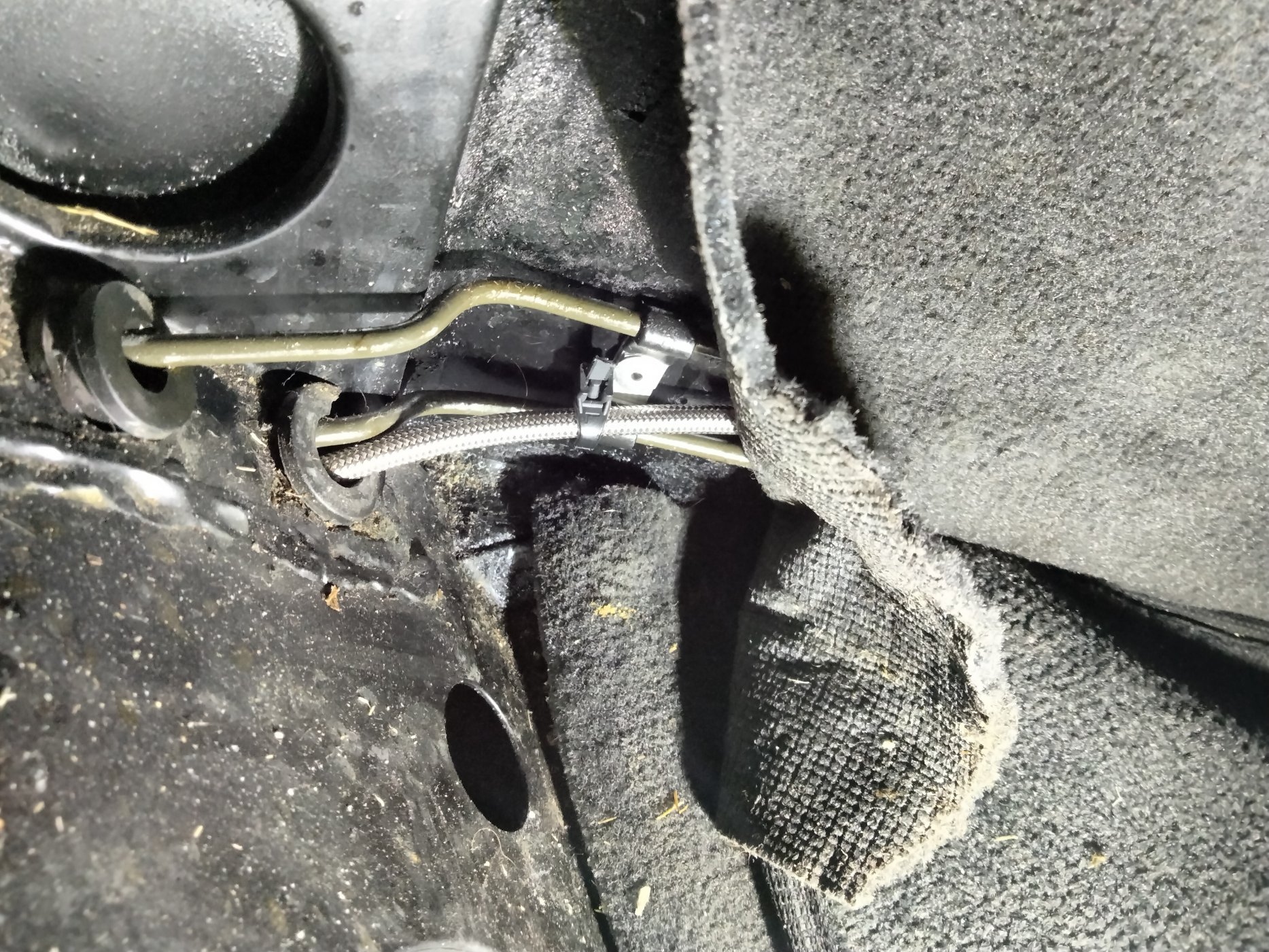 No fluid flowing from pedals.jpg
