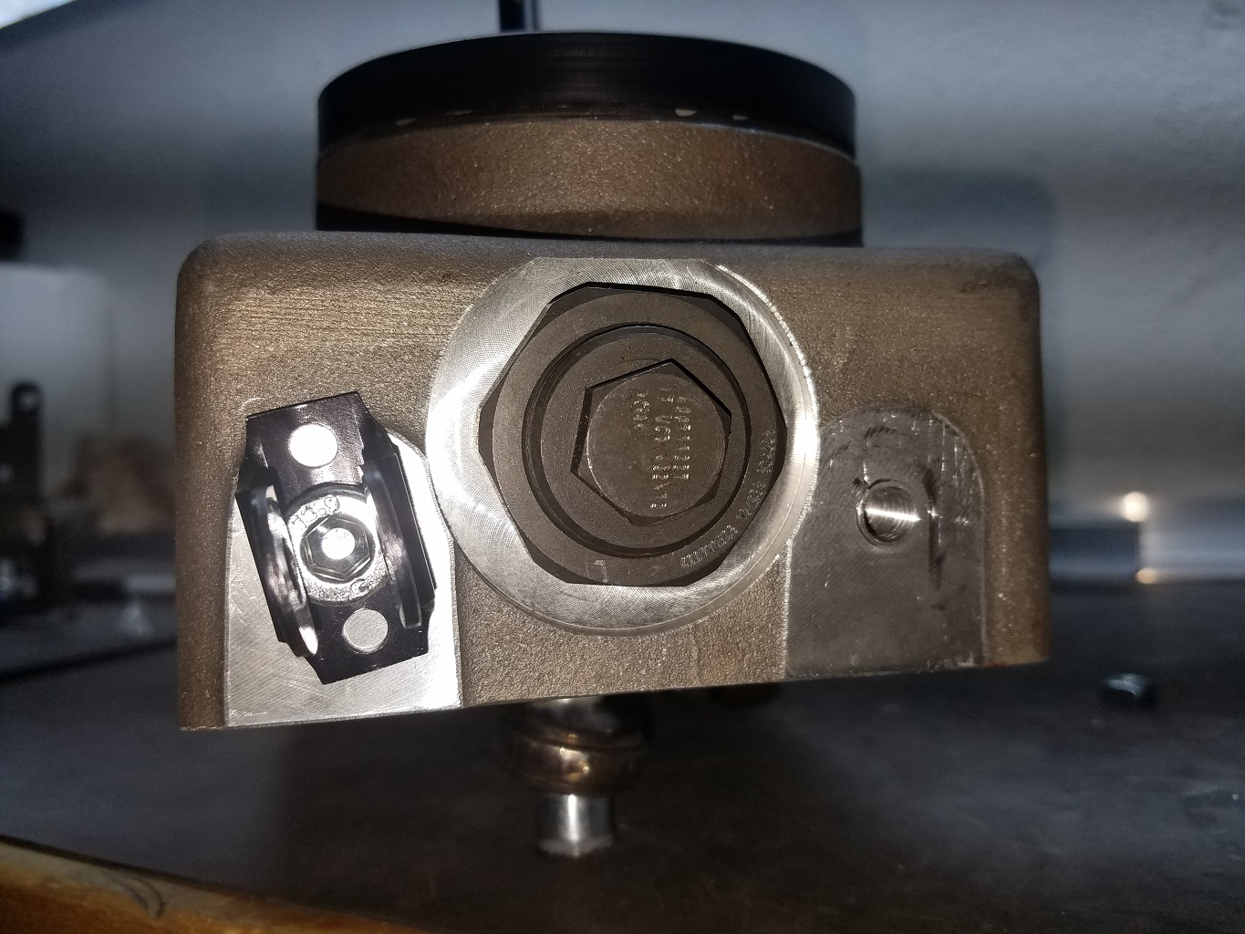 R8_Gated-Shifter_12.jpg