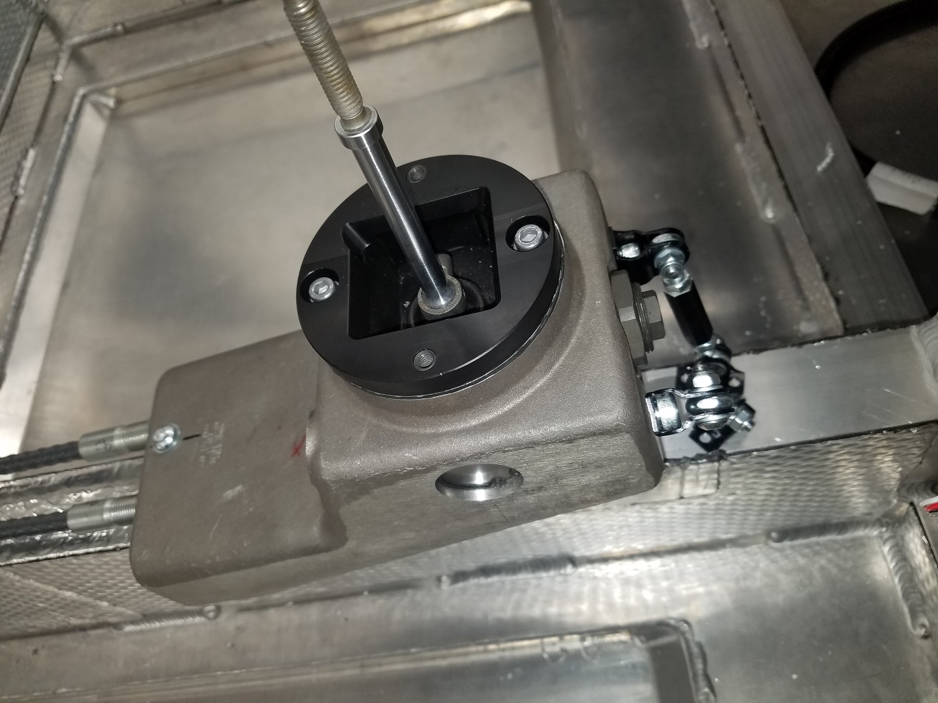 R8_Gated-Shifter_13.jpg