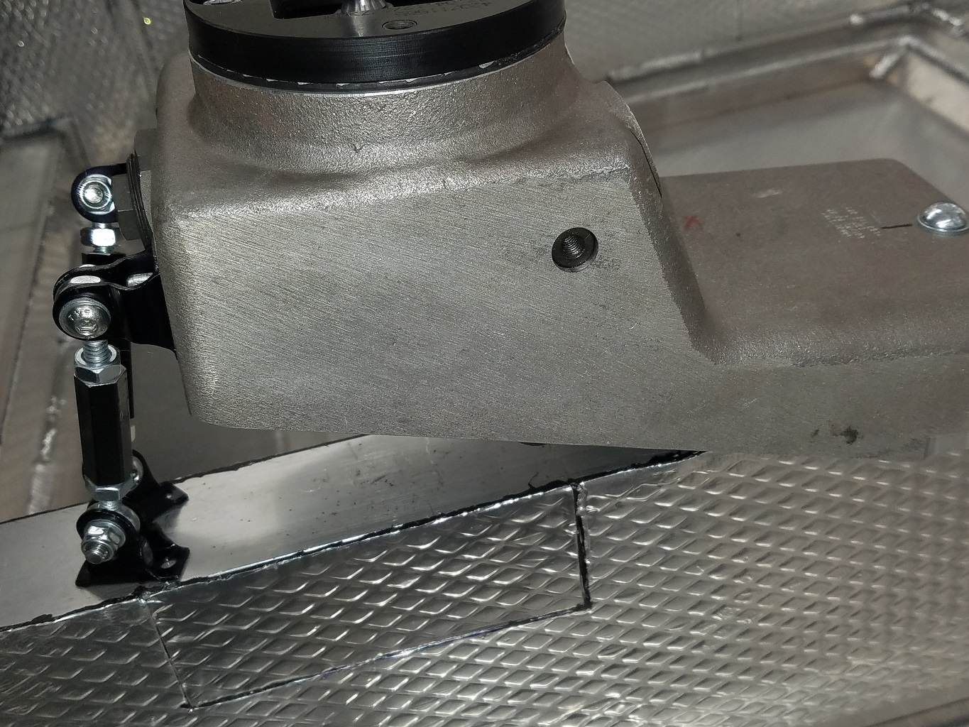 R8_Gated-Shifter_15.jpg
