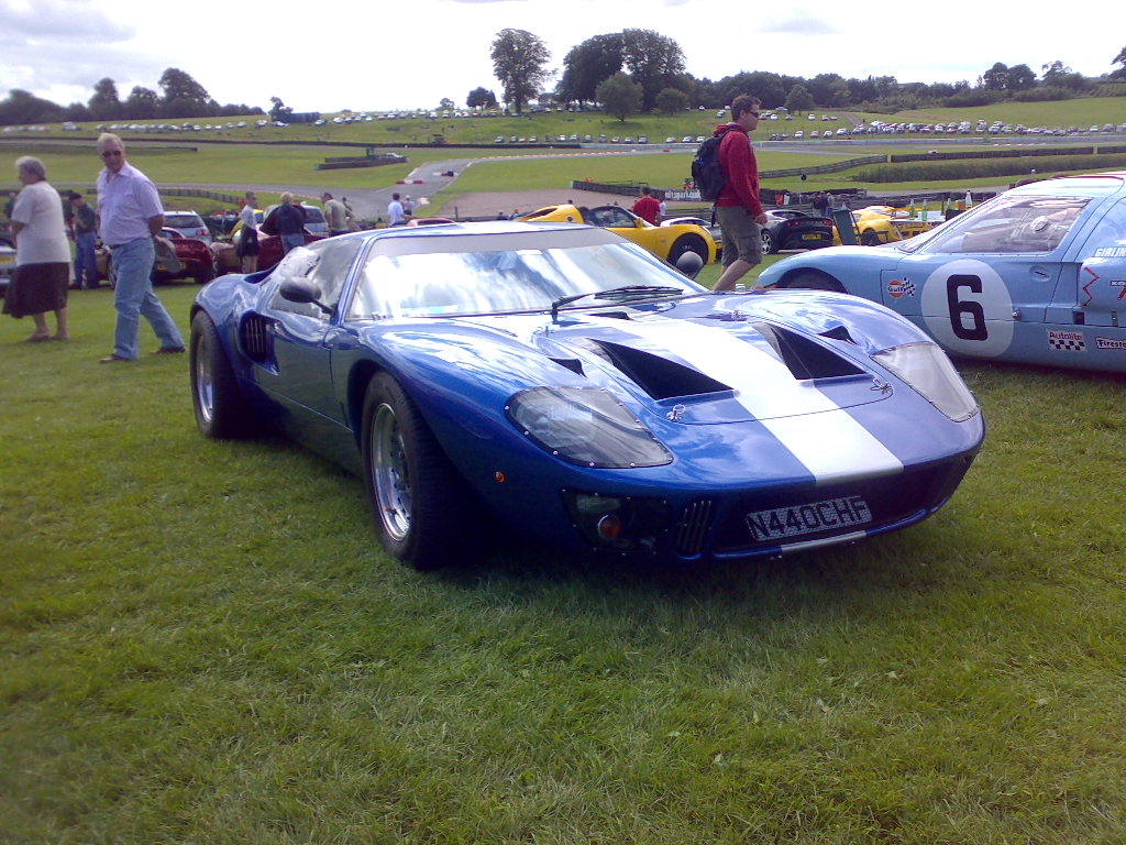 GT40 replica at Oulton Park Gold Cup 2007